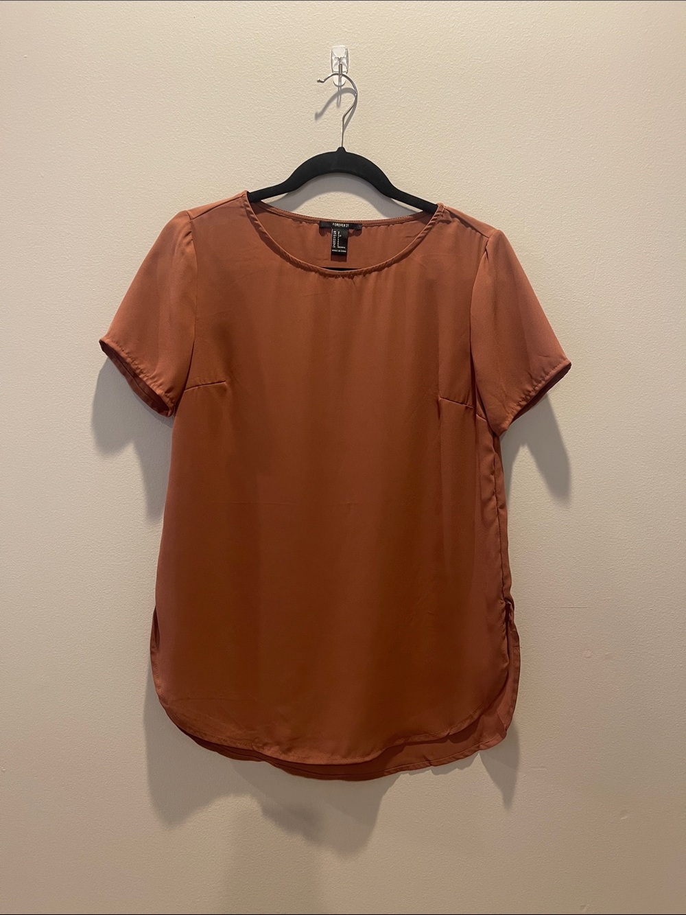 Women's Short Sleeve Round Neck Blouse - Rust